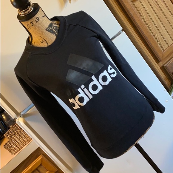 adidas Tops - NWOT Adidas sweatshirt size women’s small